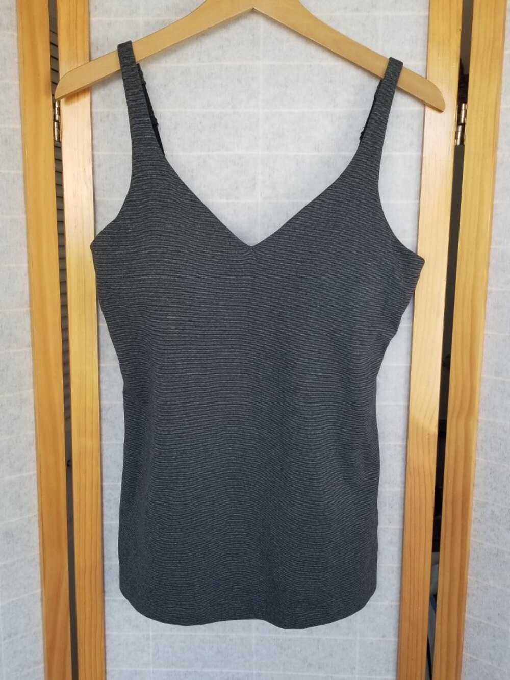 Under Armour Workout Top Built-in Bra Long Line Tank Cami Size Medium